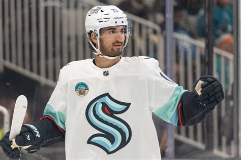 seventhwey|Seattle Kraken sign Matty Beniers to seven.